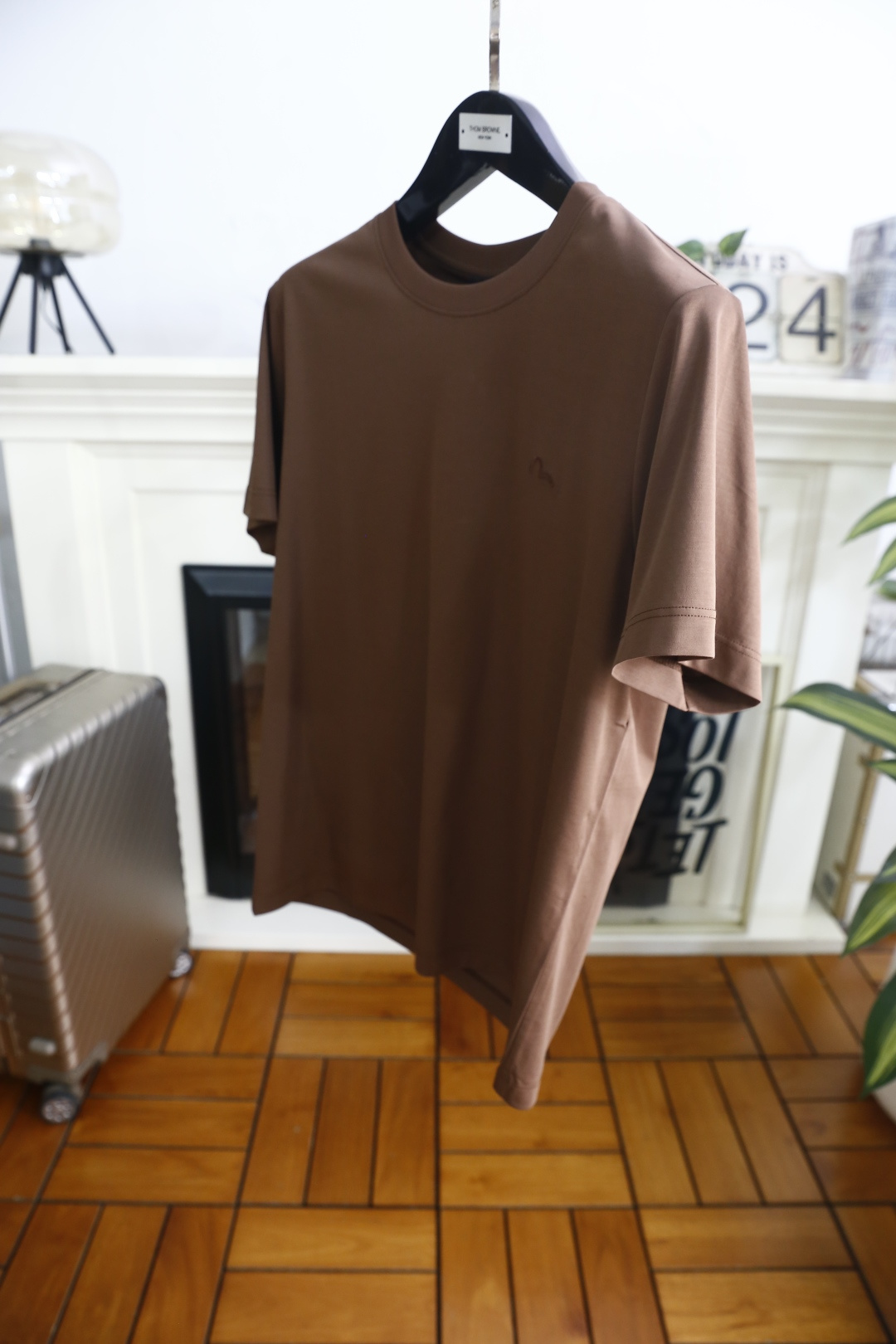 🔥杰尼亚.26夏季新品！时尚男士极简主义风格的基础款T恤，采用舒适100支匹马棉面料👍胸前利落的剪裁打造