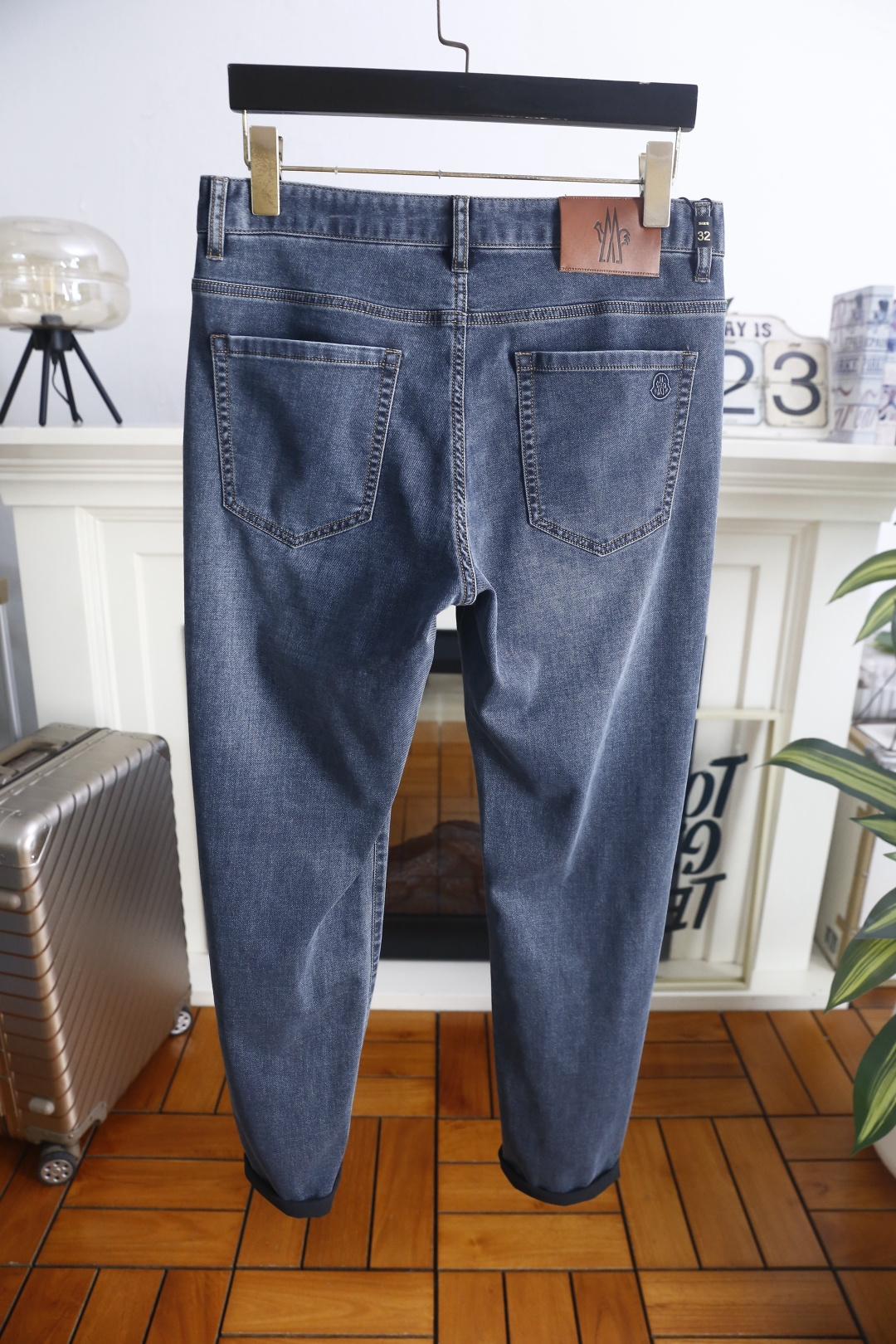 🔥蒙口.26夏季新品！时尚男士经典百搭牛仔裤，利落线条勾勒出利落修身的廓形，修饰腿部线条的同时兼顾自在活