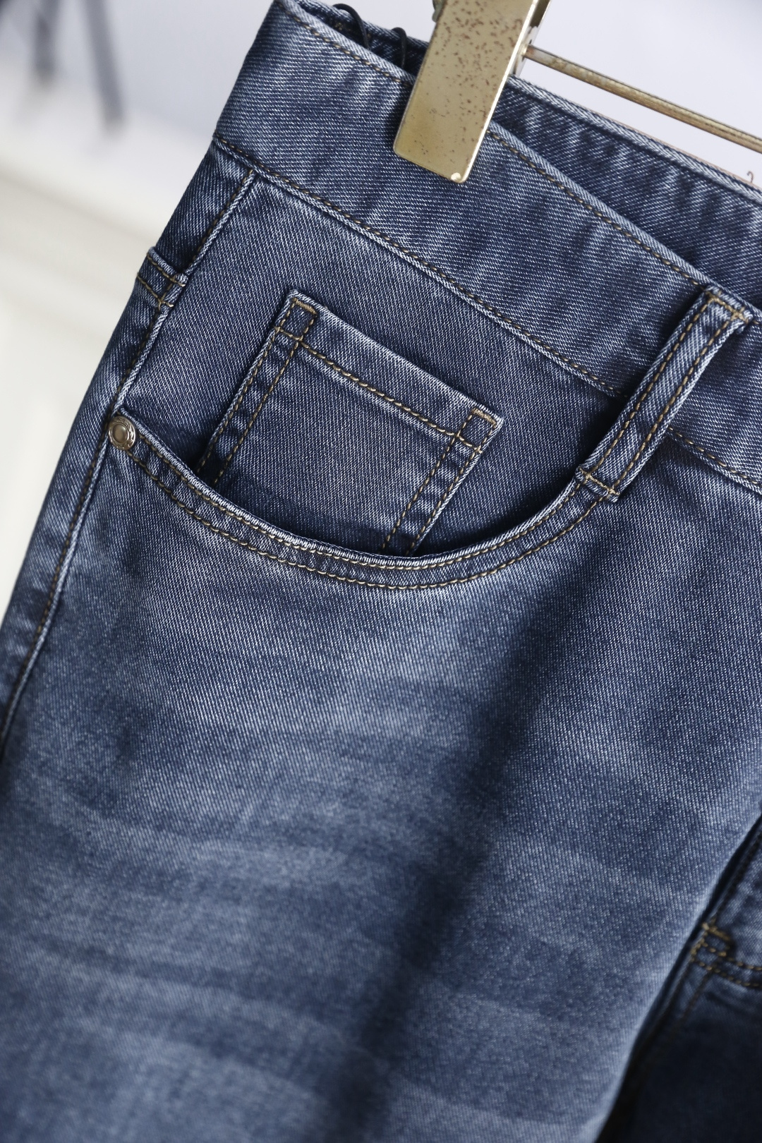 🔥蒙口.26夏季新品！时尚男士经典百搭牛仔裤，利落线条勾勒出利落修身的廓形，修饰腿部线条的同时兼顾自在活