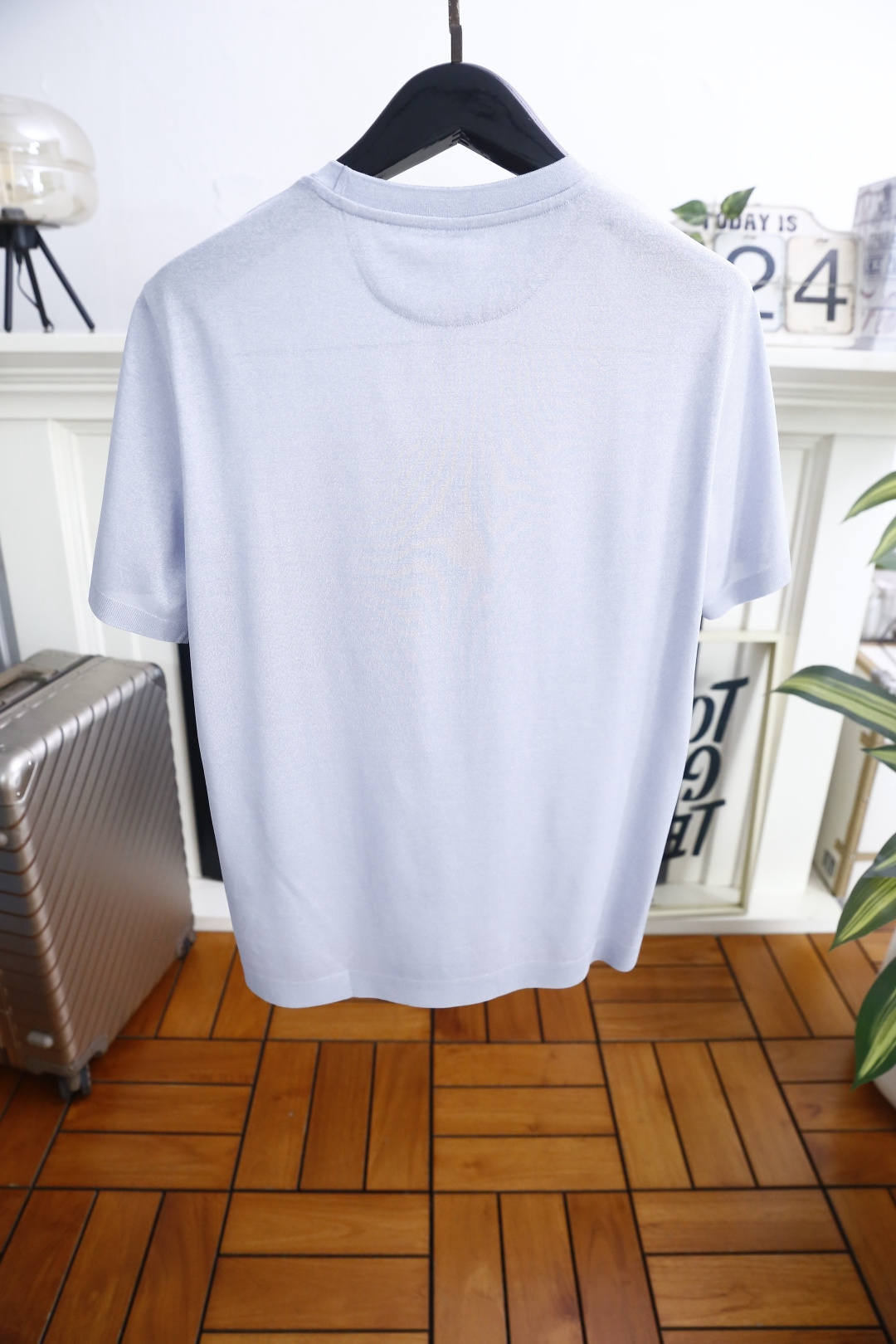 🔥BC.26夏季新品！时尚男士极简风基础T恤，采用利落剪裁打造出松弛而不拖沓的廓形。左胸的精致刺绣标识低