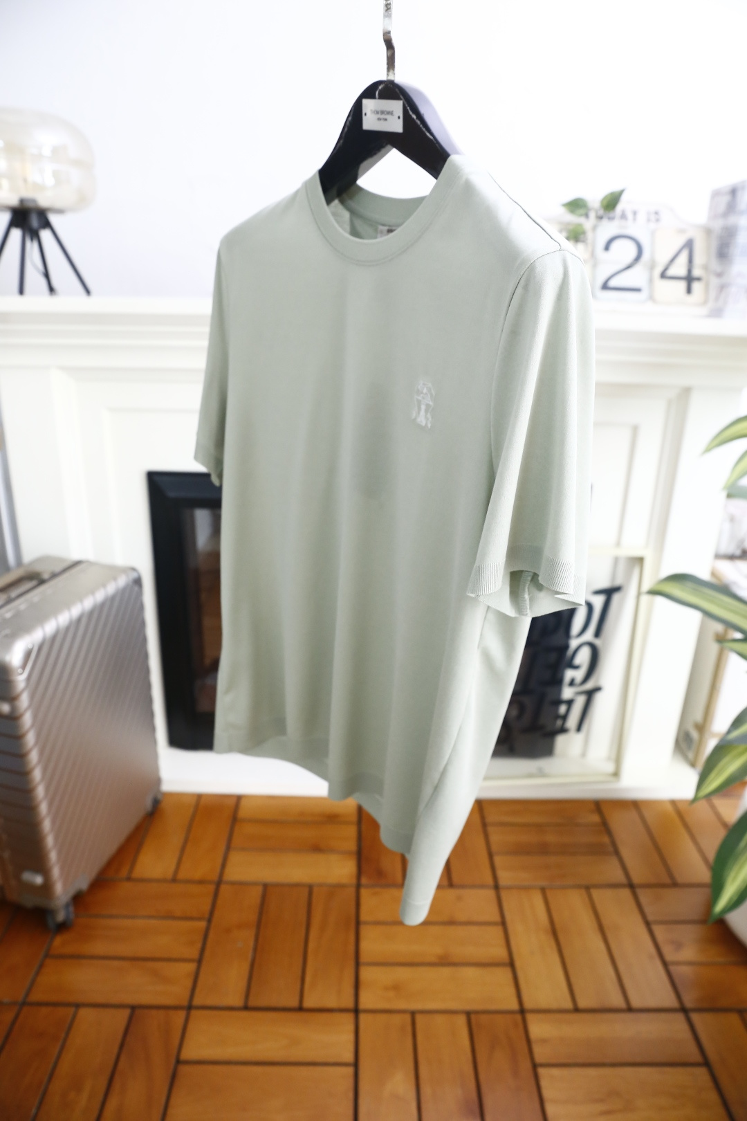 🔥BC.26夏季新品！时尚男士极简风基础T恤，采用利落剪裁打造出松弛而不拖沓的廓形。左胸的精致刺绣标识低