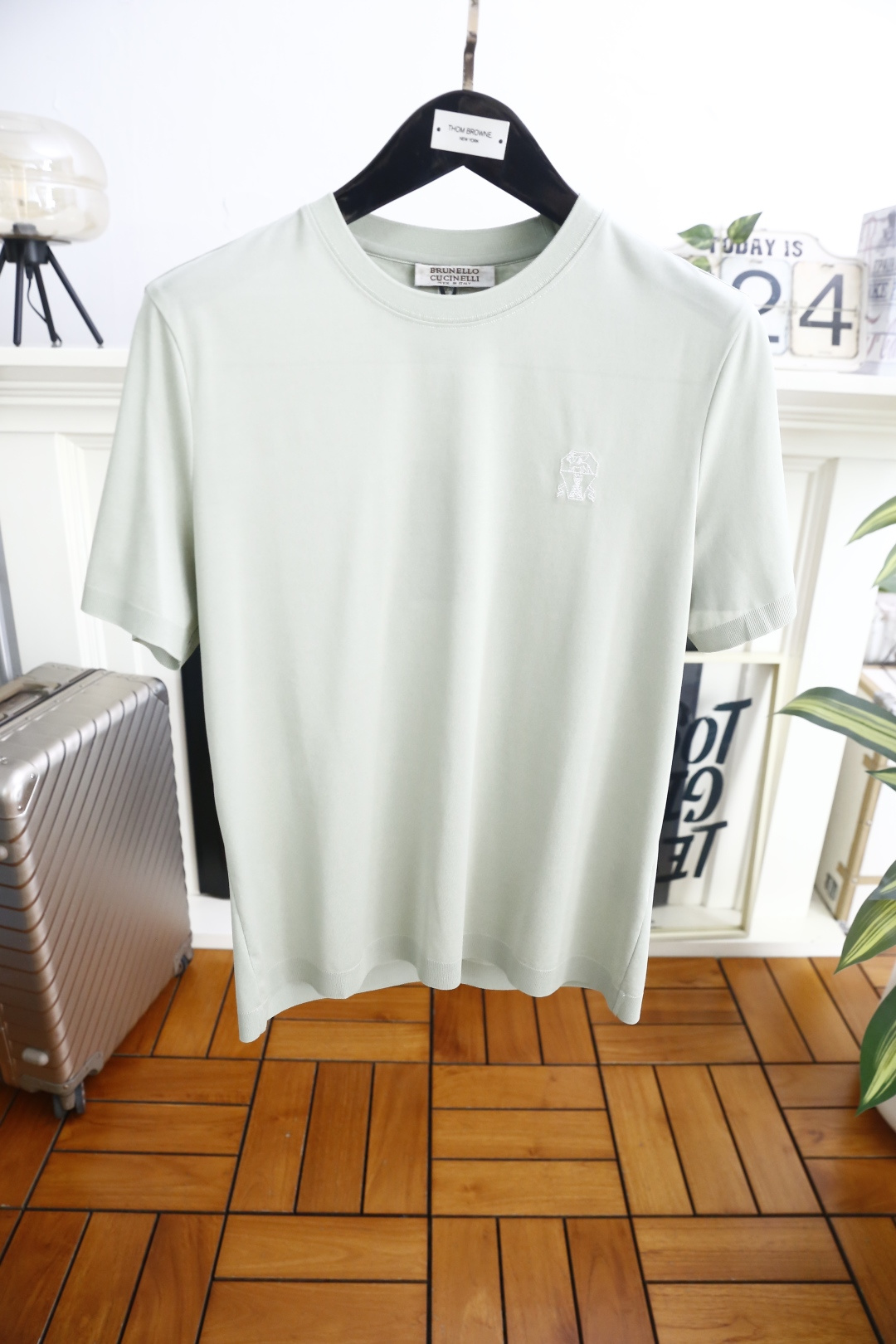 🔥BC.26夏季新品！时尚男士极简风基础T恤，采用利落剪裁打造出松弛而不拖沓的廓形。左胸的精致刺绣标识低