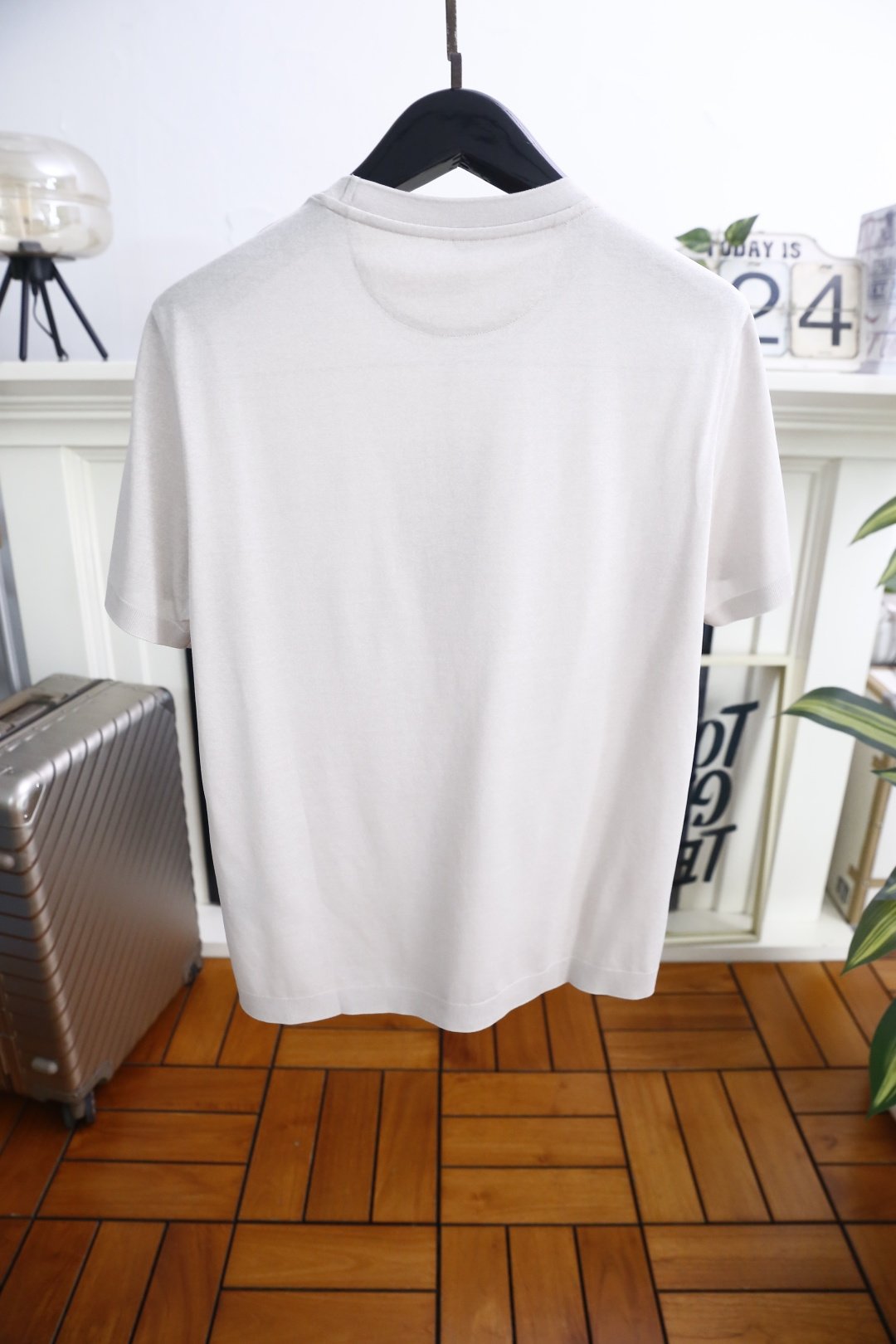 🔥BC.26夏季新品！时尚男士极简风基础T恤，采用利落剪裁打造出松弛而不拖沓的廓形。左胸的精致刺绣标识低