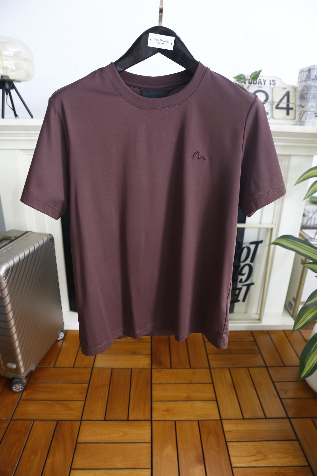 🔥杰尼亚.26夏季新品！时尚男士极简主义风格的基础款T恤，采用舒适100支匹马棉面料👍胸前利落的剪裁打造