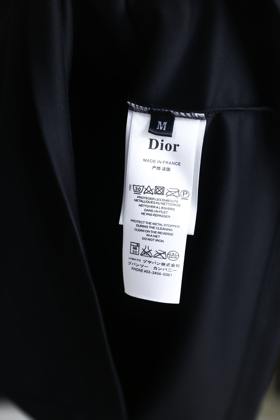 🔥迪奥.26夏季新品🔥时尚男士百搭简约大气的基础款短袖T恤，版型宽松不紧绷，上身利落不拖沓。圆领设计贴合