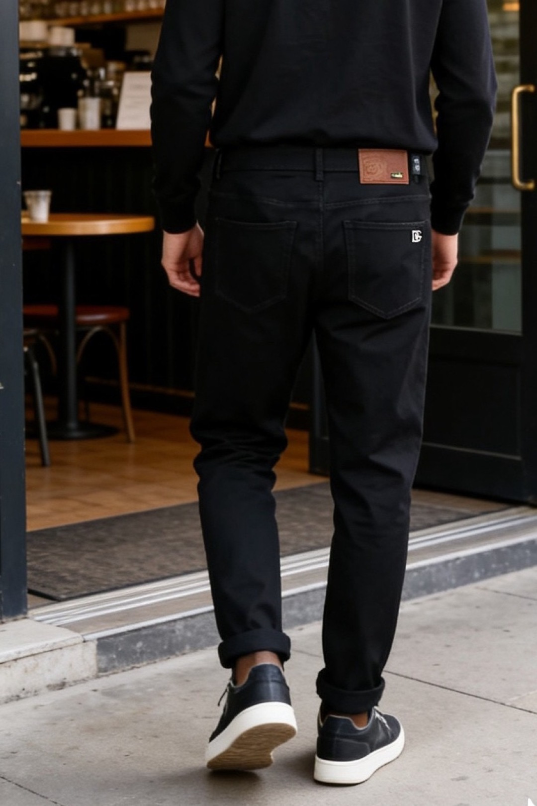 🔥Dolce & Gabbana.26夏季新品🆕男士经典百搭黑色休闲长裤以纯黑利落剪裁塑造干练轮廓，后腰