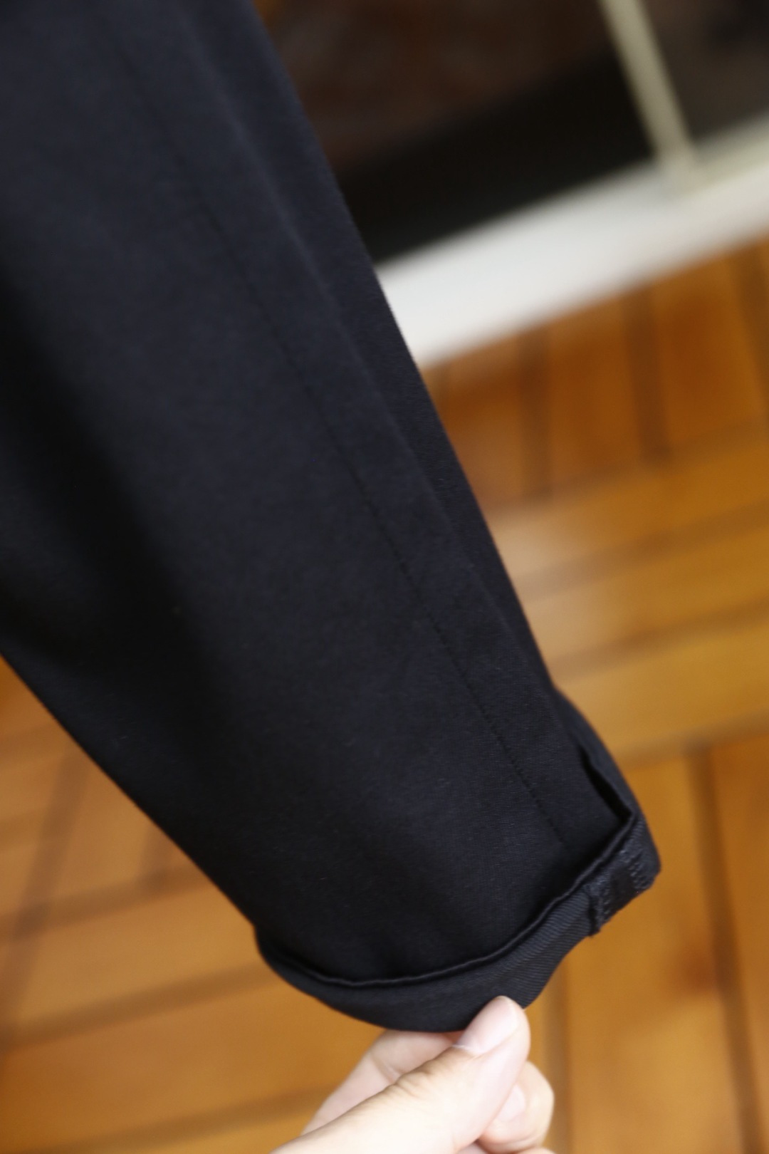 🔥Dolce & Gabbana.26夏季新品🆕男士经典百搭黑色休闲长裤以纯黑利落剪裁塑造干练轮廓，后腰