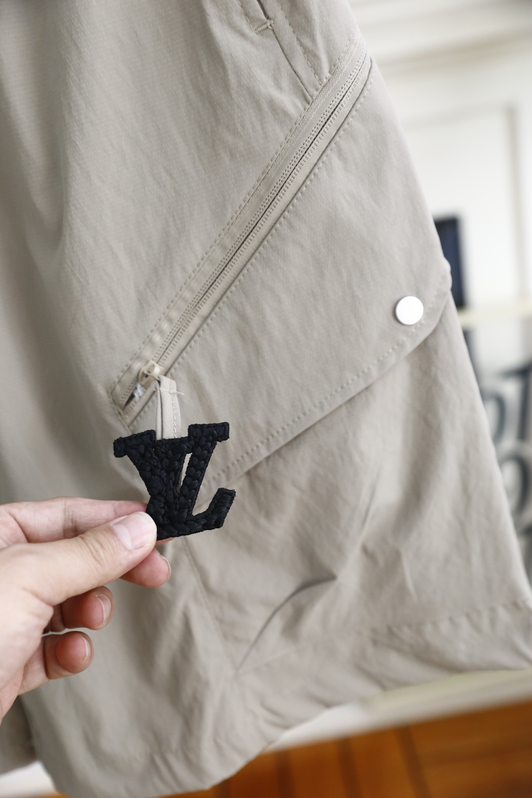 🔥路易威*/LV.26夏季新品，时尚男士百搭短裤👍利落工装廓形自带松弛高级感，抽绳腰头兼顾舒适与贴合度。