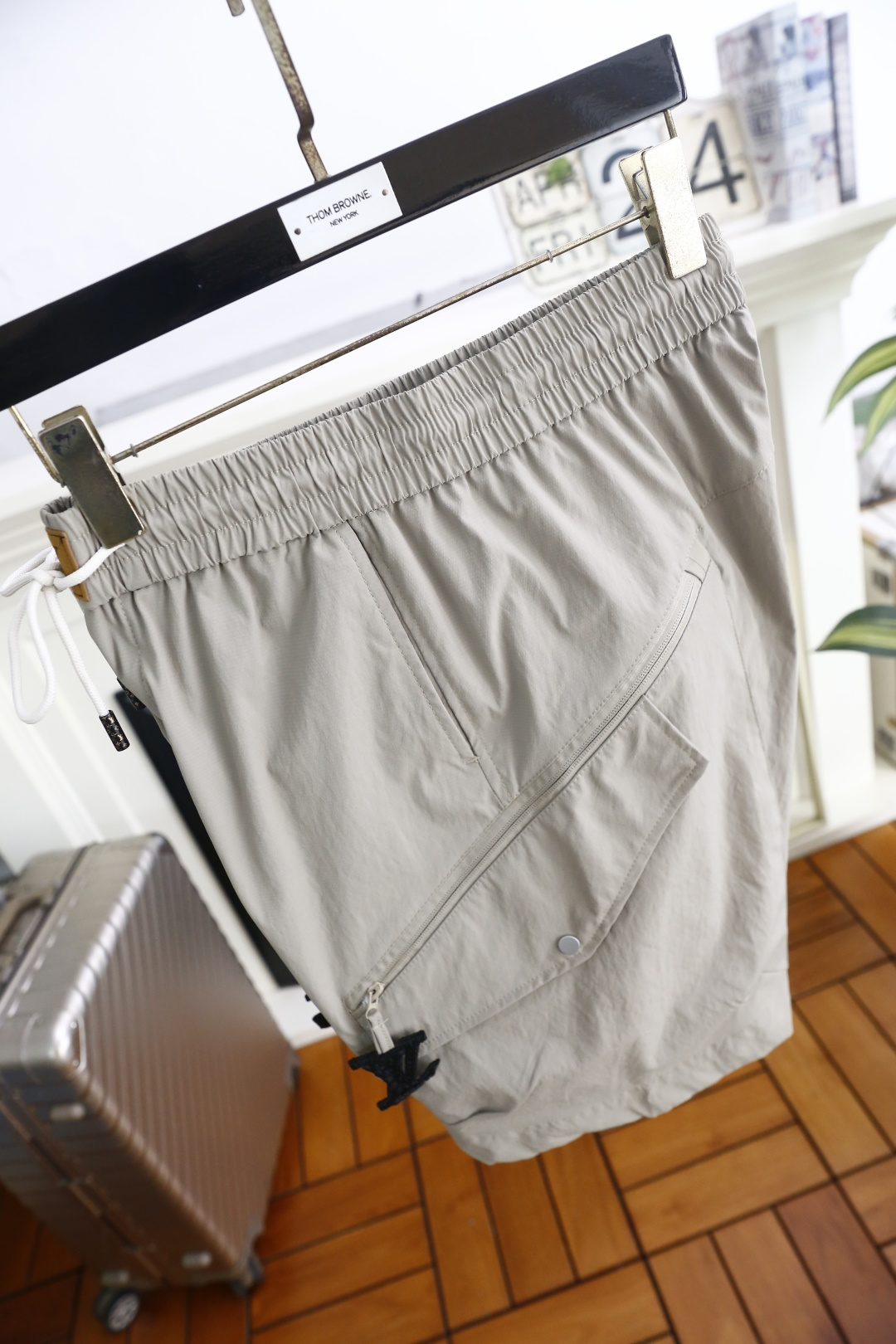 🔥路易威*/LV.26夏季新品，时尚男士百搭短裤👍利落工装廓形自带松弛高级感，抽绳腰头兼顾舒适与贴合度。