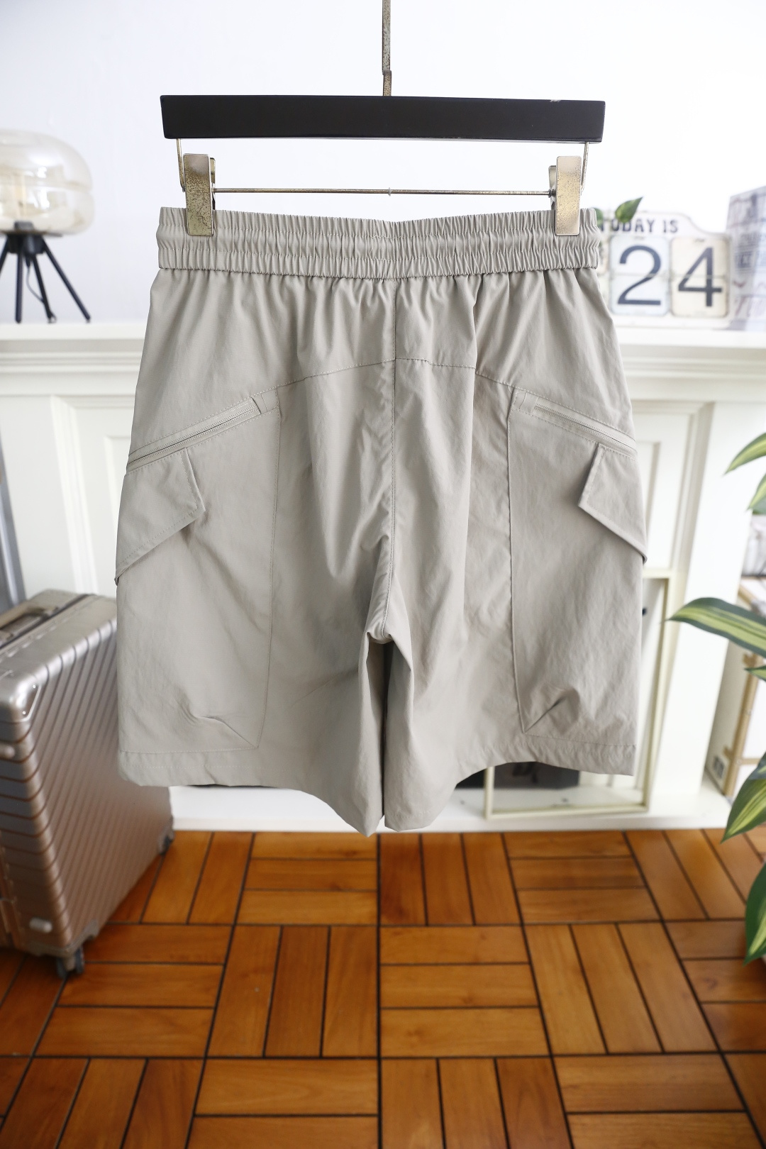 🔥路易威*/LV.26夏季新品，时尚男士百搭短裤👍利落工装廓形自带松弛高级感，抽绳腰头兼顾舒适与贴合度。