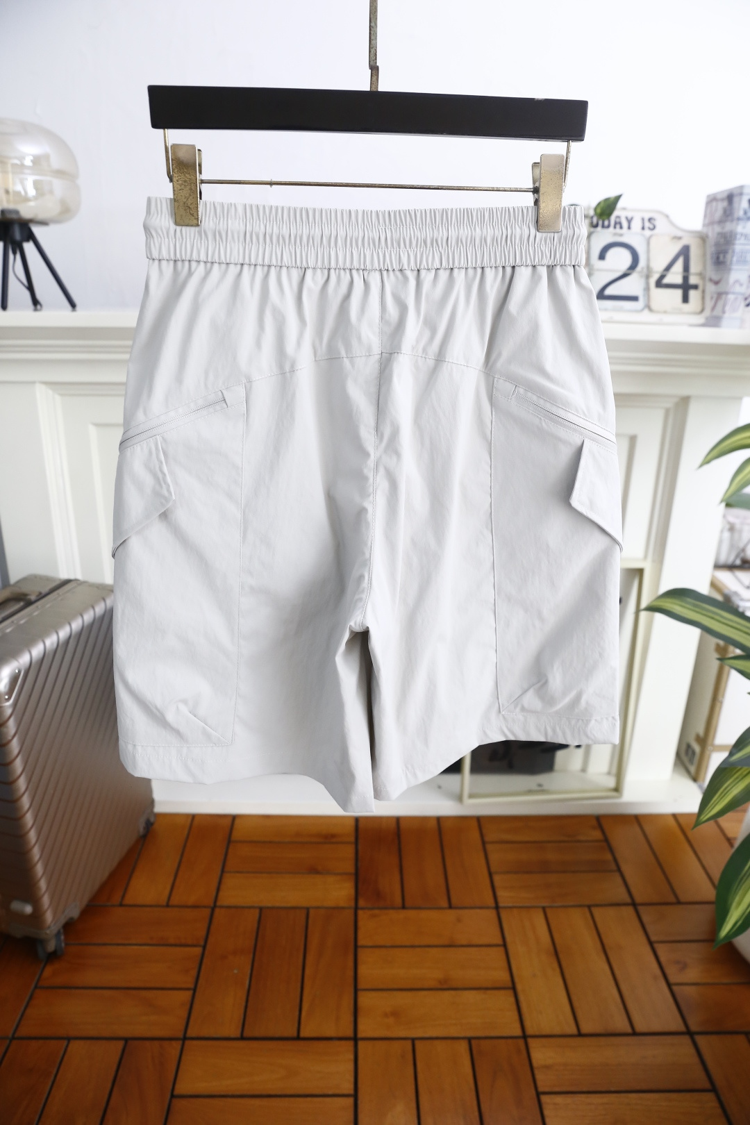 🔥路易威*/LV.26夏季新品，时尚男士百搭短裤👍利落工装廓形自带松弛高级感，抽绳腰头兼顾舒适与贴合度。