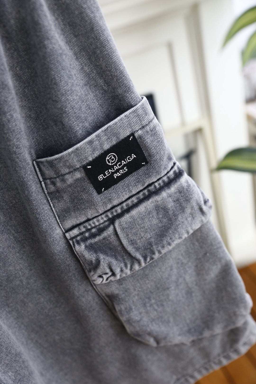 🔥巴黎世家.26夏季新品，时尚男士潮流百搭短裤👍潮酷工装廓形自带随性气场，抽绳腰头兼顾舒适与贴合度。立体