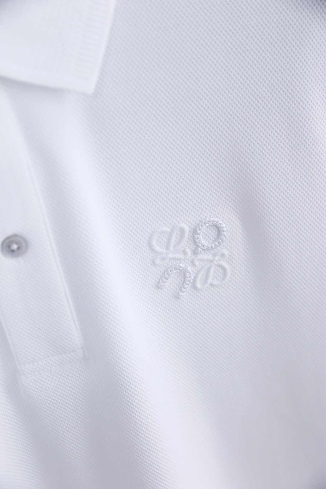 🔥罗意威.26夏季新品，时尚男士经典百搭翻领POLO衫👍利落剪裁勾勒挺括廓形，经典翻领搭配门襟扣设计，兼