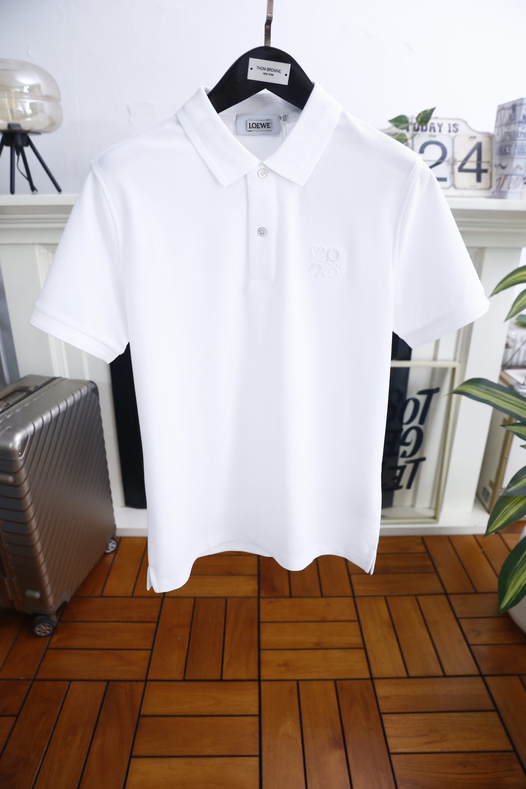 🔥罗意威.26夏季新品，时尚男士经典百搭翻领POLO衫👍利落剪裁勾勒挺括廓形，经典翻领搭配门襟扣设计，兼