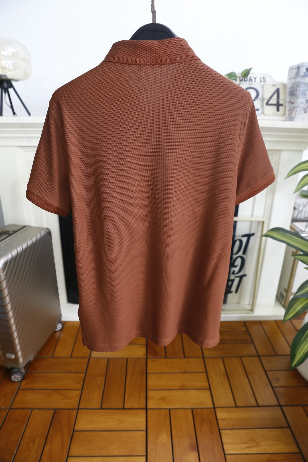 🔥罗意威.26夏季新品，时尚男士经典百搭翻领POLO衫👍利落剪裁勾勒挺括廓形，经典翻领搭配门襟扣设计，兼