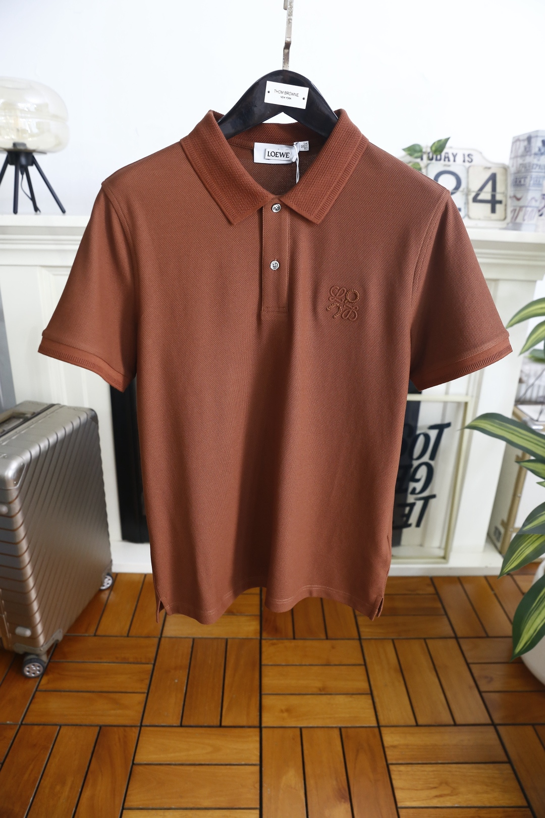 🔥罗意威.26夏季新品，时尚男士经典百搭翻领POLO衫👍利落剪裁勾勒挺括廓形，经典翻领搭配门襟扣设计，兼