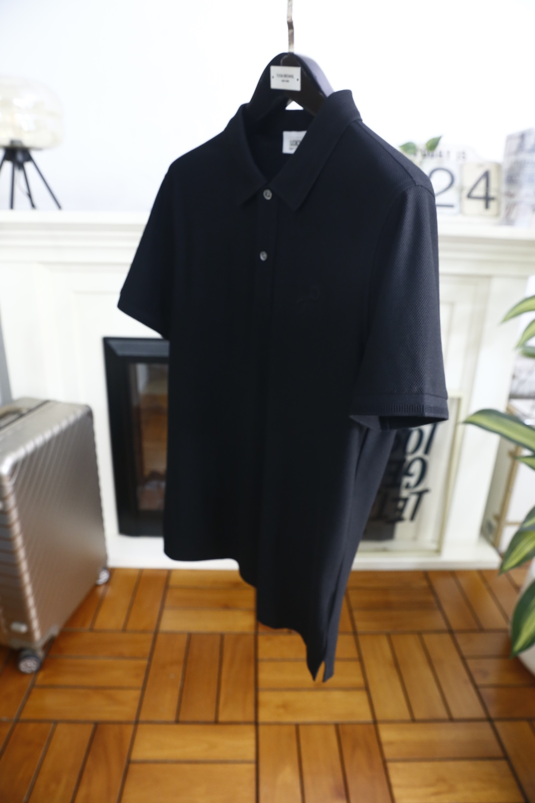 🔥罗意威.26夏季新品，时尚男士经典百搭翻领POLO衫👍利落剪裁勾勒挺括廓形，经典翻领搭配门襟扣设计，兼