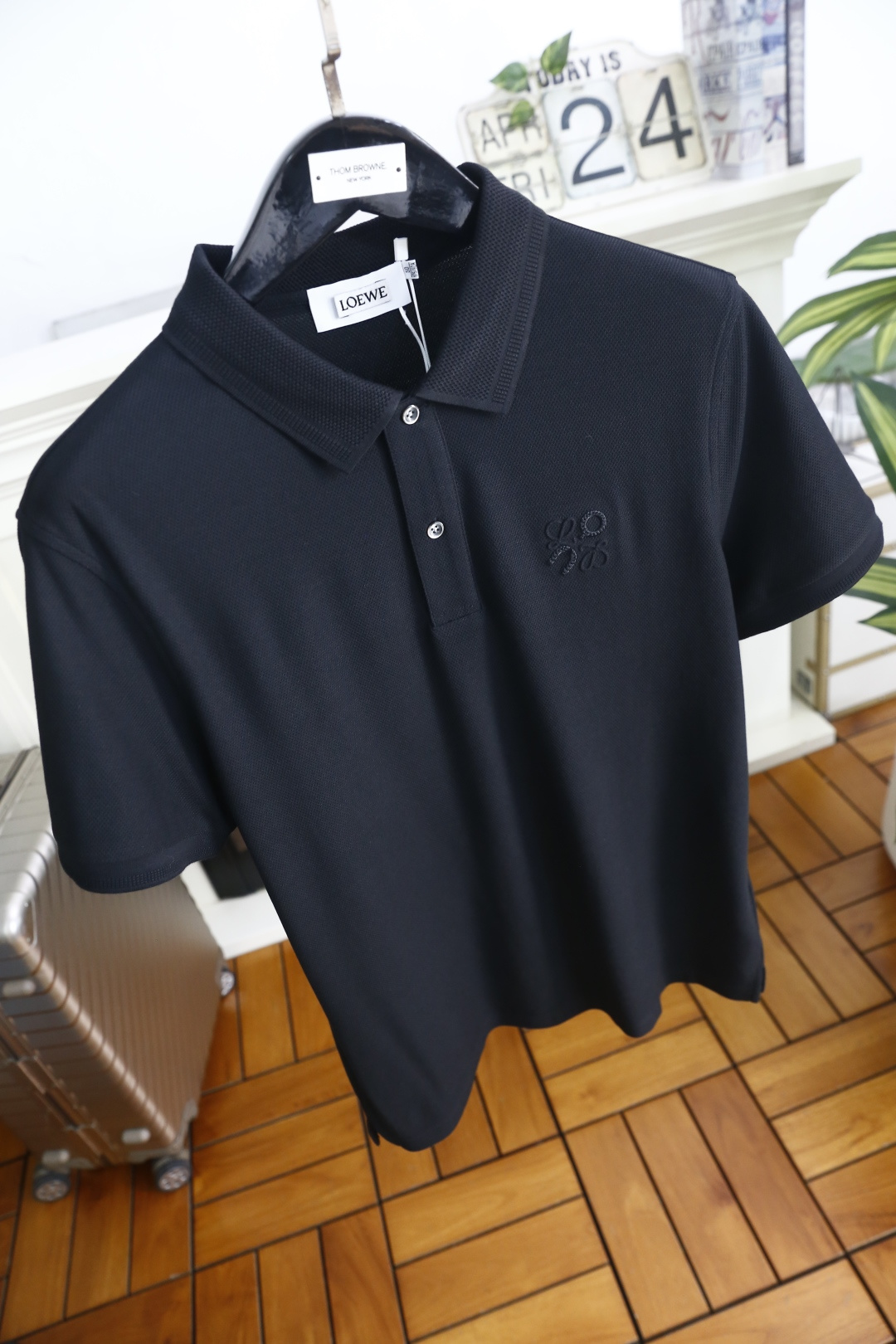 🔥罗意威.26夏季新品，时尚男士经典百搭翻领POLO衫👍利落剪裁勾勒挺括廓形，经典翻领搭配门襟扣设计，兼