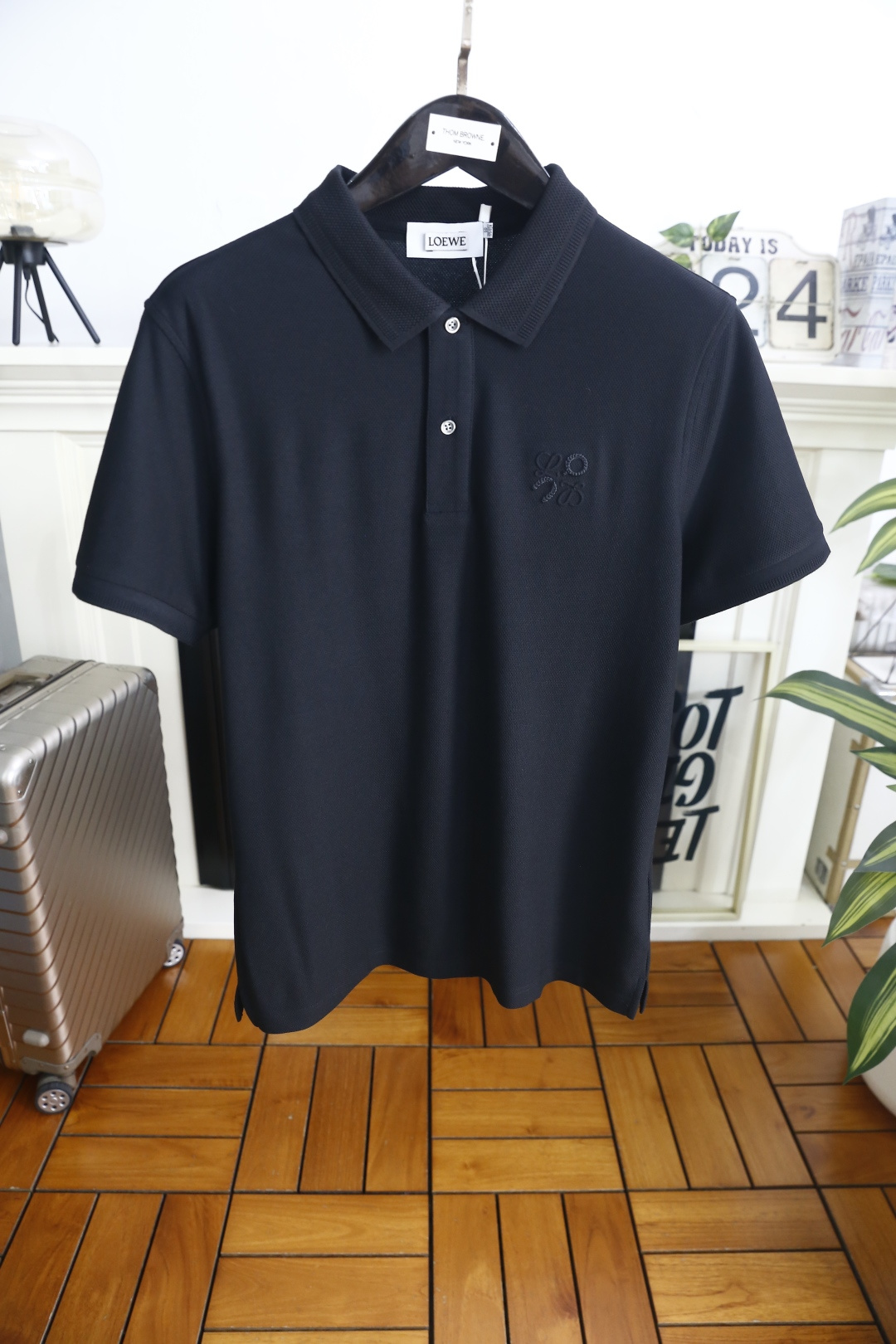 🔥罗意威.26夏季新品，时尚男士经典百搭翻领POLO衫👍利落剪裁勾勒挺括廓形，经典翻领搭配门襟扣设计，兼