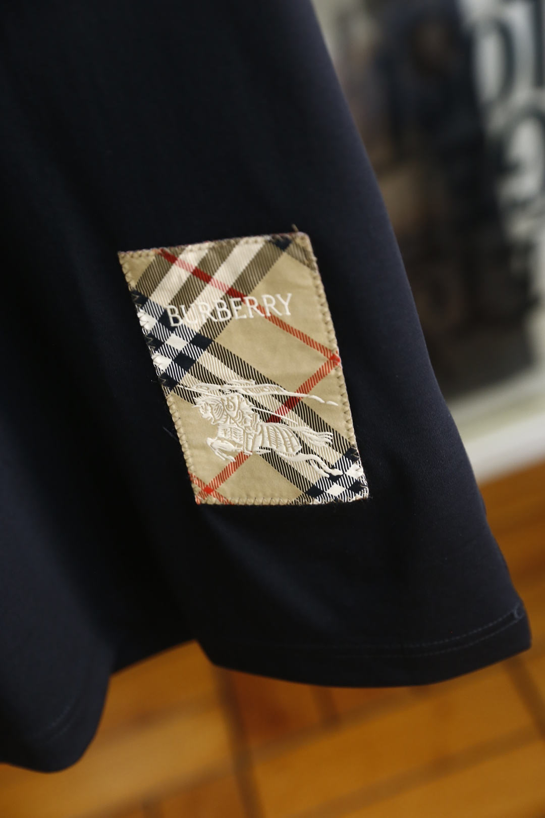 🔥巴宝丽.26夏季新品，男士经典百搭圆领短袖👍采用天丝长绒棉面料，利落廓形打造松弛高级质感，经典圆领设计