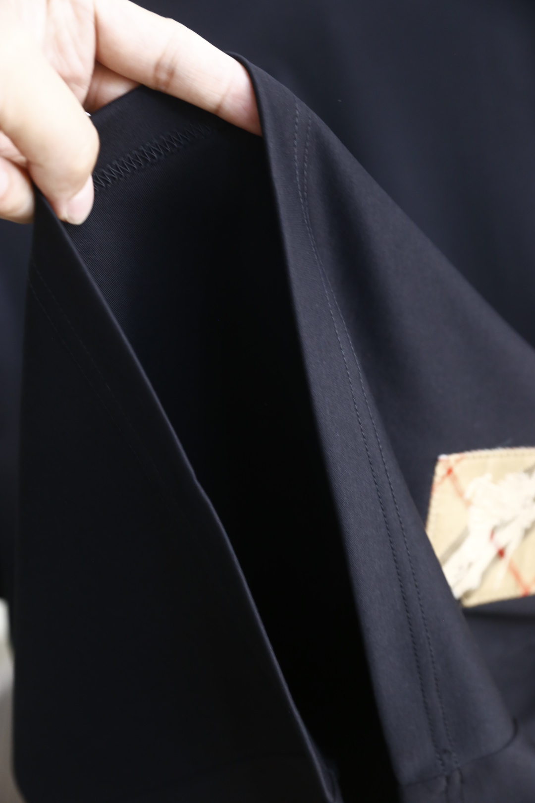 🔥巴宝丽.26夏季新品，男士经典百搭圆领短袖👍采用天丝长绒棉面料，利落廓形打造松弛高级质感，经典圆领设计