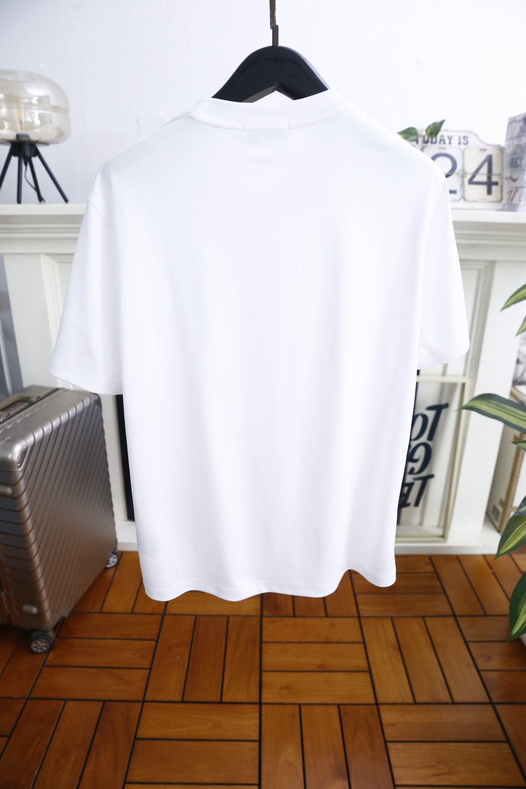 🔥巴宝丽.26夏季新品，男士经典百搭圆领短袖👍采用天丝长绒棉面料，利落廓形打造松弛高级质感，经典圆领设计