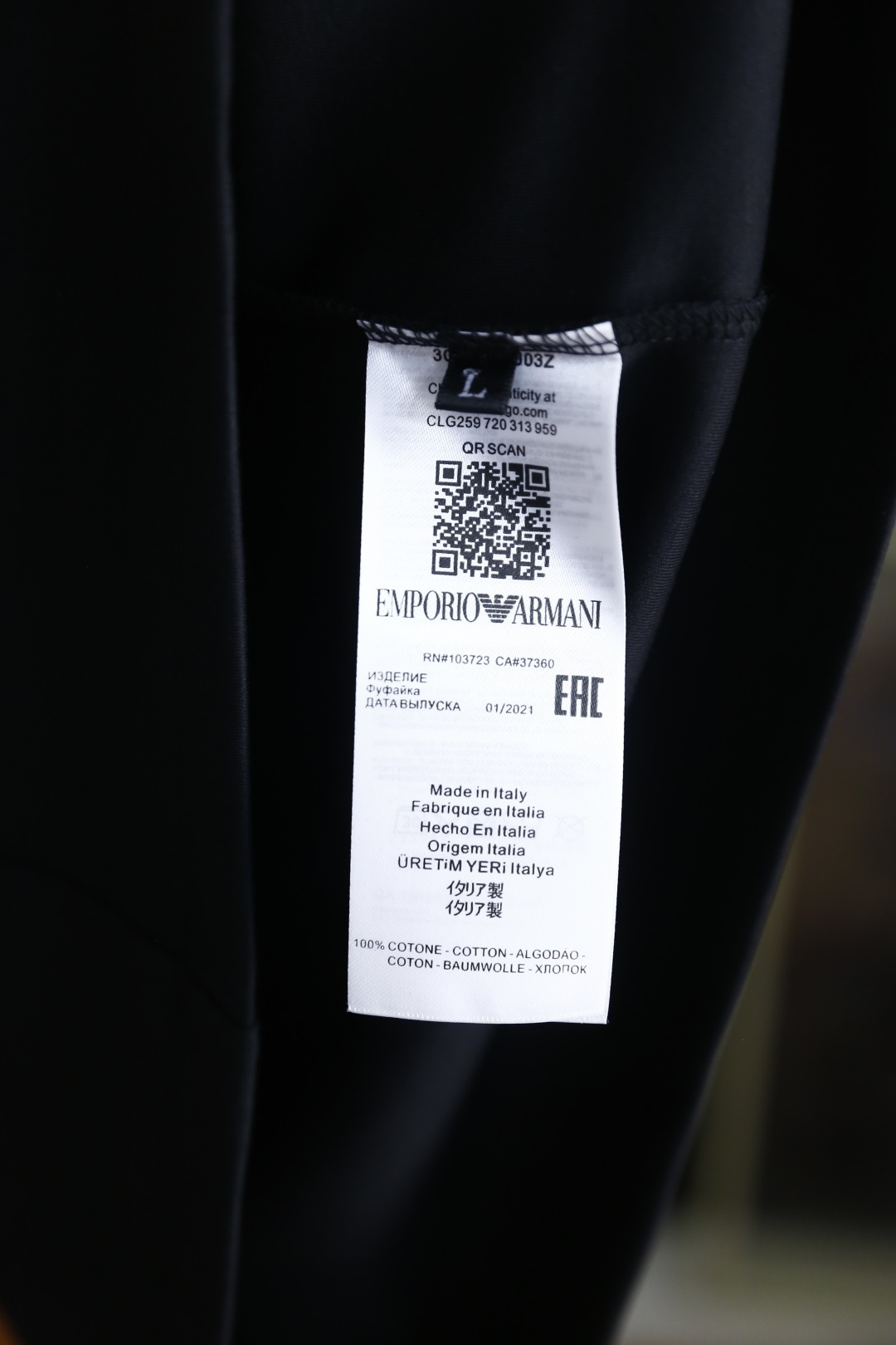 🔥阿玛尼.26夏季新品，时尚男士百搭短袖👍极简主义的廓形剪裁，自带利落高级的松弛气场。圆领线条干净利落，