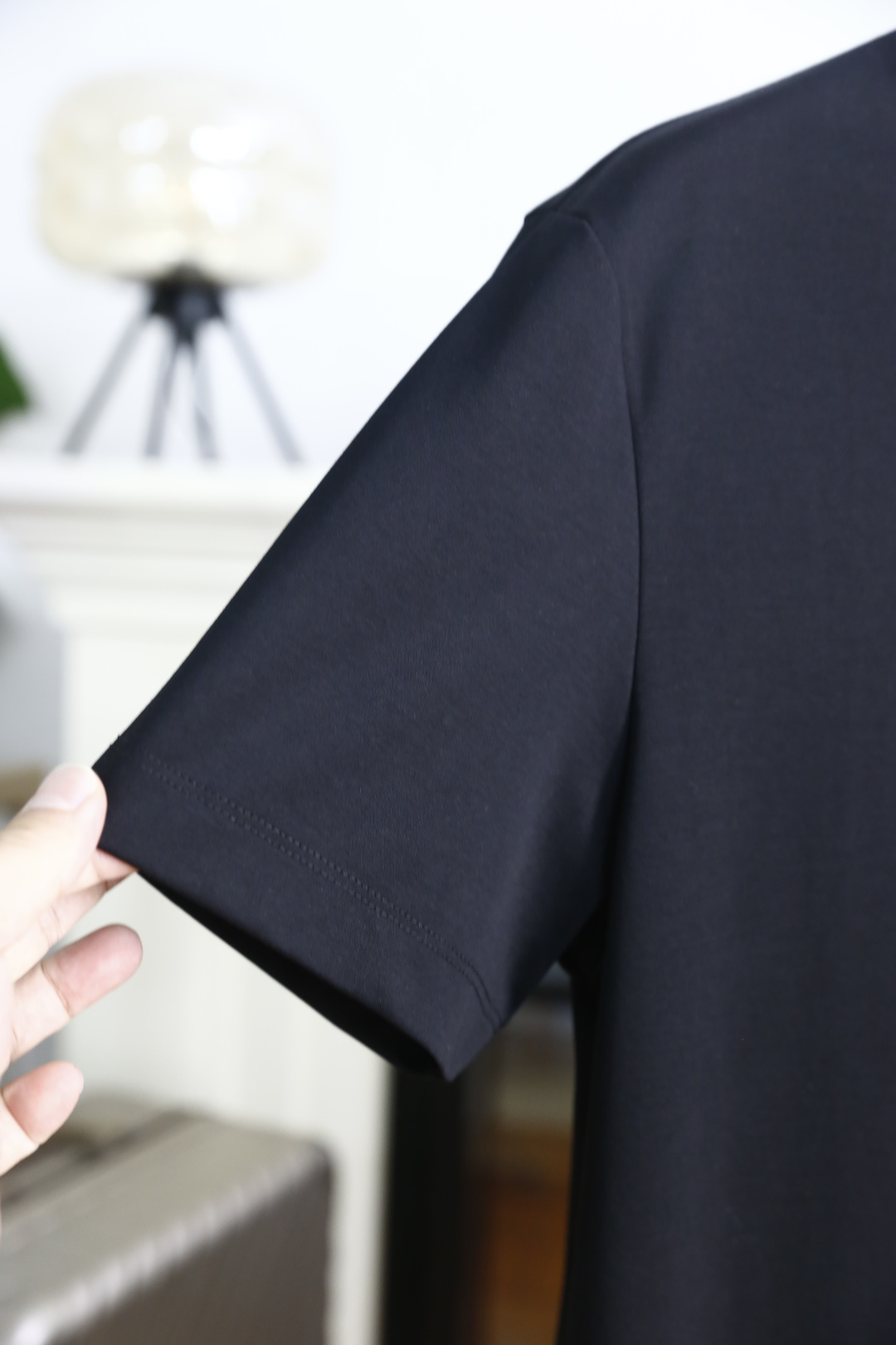 🔥爱马仕.26夏季新品，时尚男士百搭短袖👍利落廓形打造干净松弛的上身效果，经典圆领设计大方得体，胸口精致