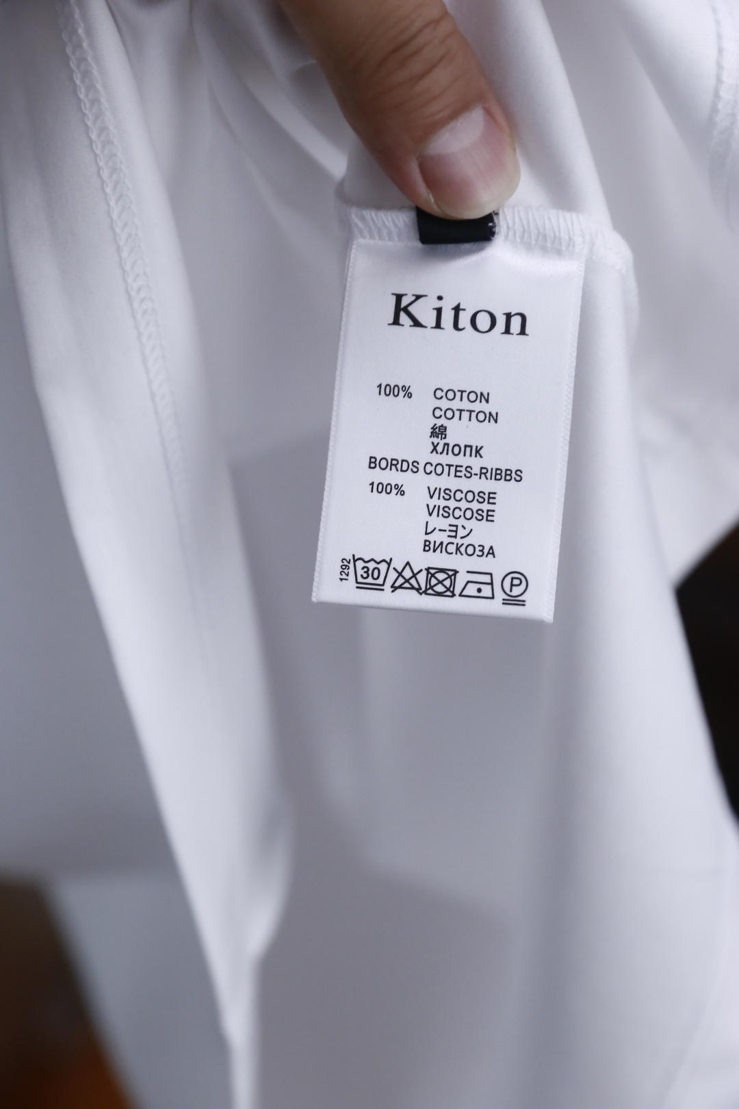 🔥Kiton.26夏季新品🆕男士时尚百搭圆领短袖，极简廓形勾勒利落线条，利落剪裁适配多元身形，兼具舒适与