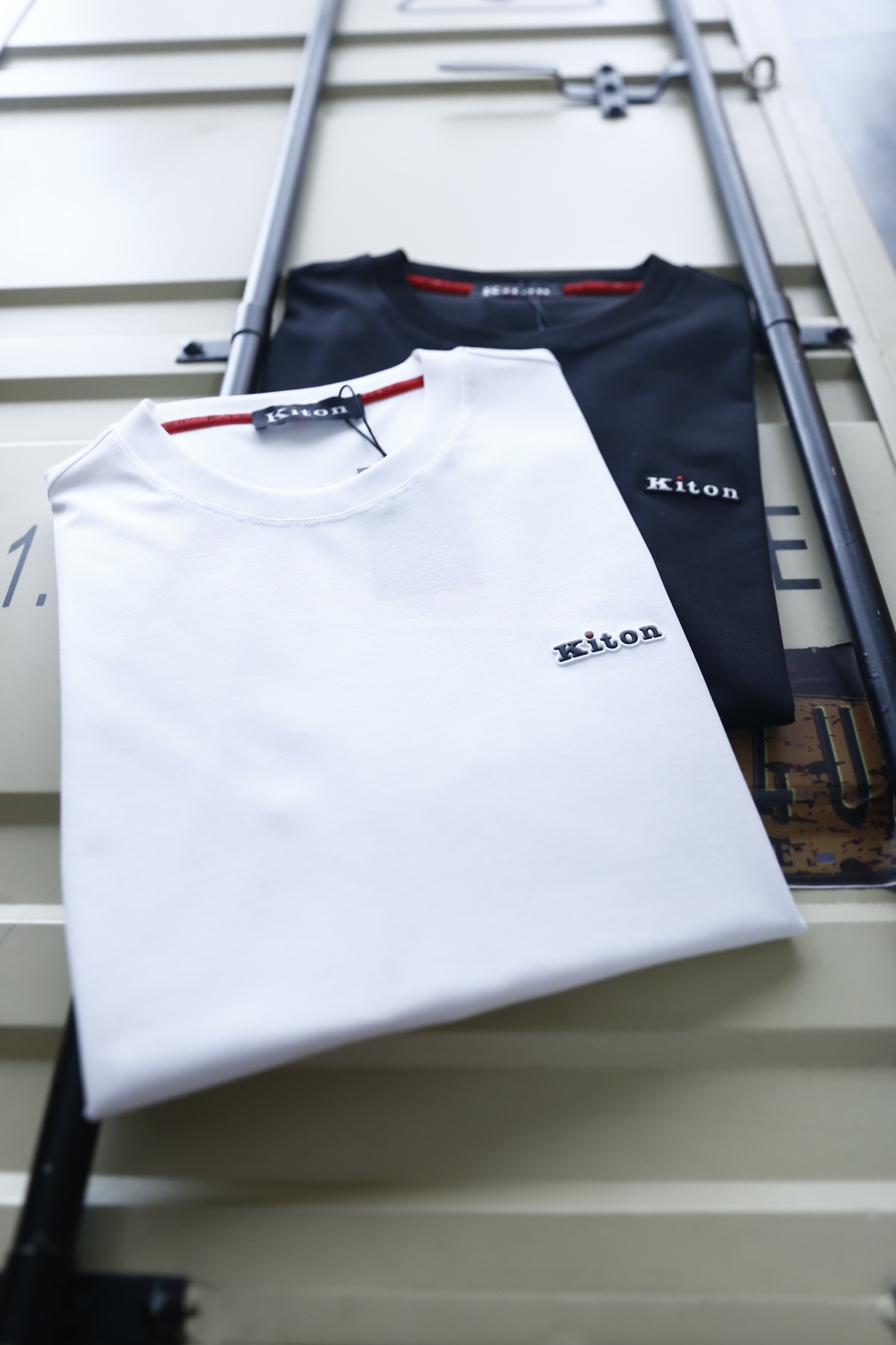 🔥Kiton.26夏季新品🆕男士时尚百搭圆领短袖，极简廓形勾勒利落线条，利落剪裁适配多元身形，兼具舒适与