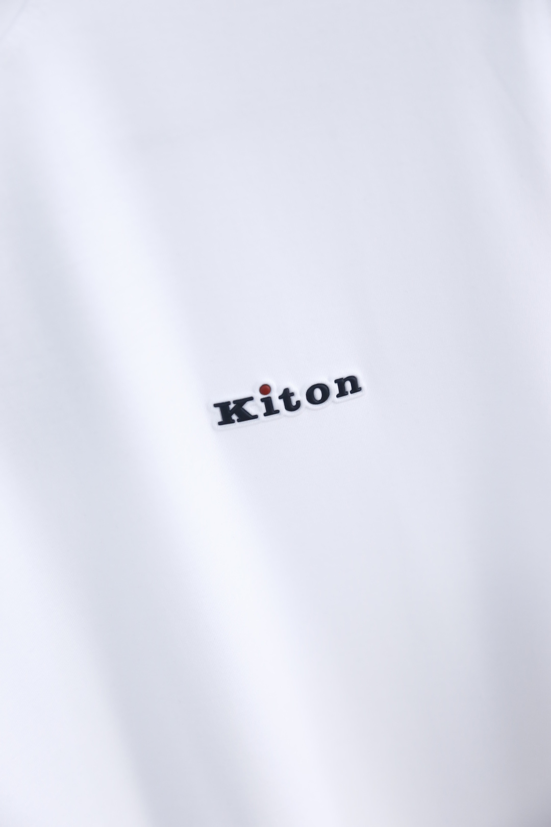 🔥Kiton.26夏季新品🆕男士时尚百搭圆领短袖，极简廓形勾勒利落线条，利落剪裁适配多元身形，兼具舒适与