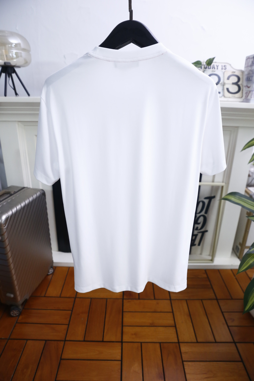 🔥Kiton.26夏季新品🆕男士时尚百搭圆领短袖，极简廓形勾勒利落线条，利落剪裁适配多元身形，兼具舒适与