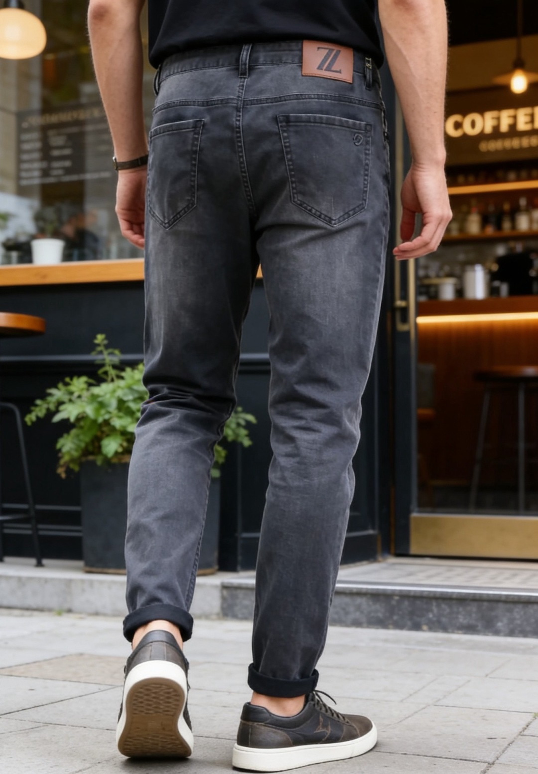 🔥杰尼亚.26夏季新品，时尚男士百搭牛仔裤👖利落剪裁打造挺括修身版型，自带垂坠质感。后腰标识低调彰显品牌