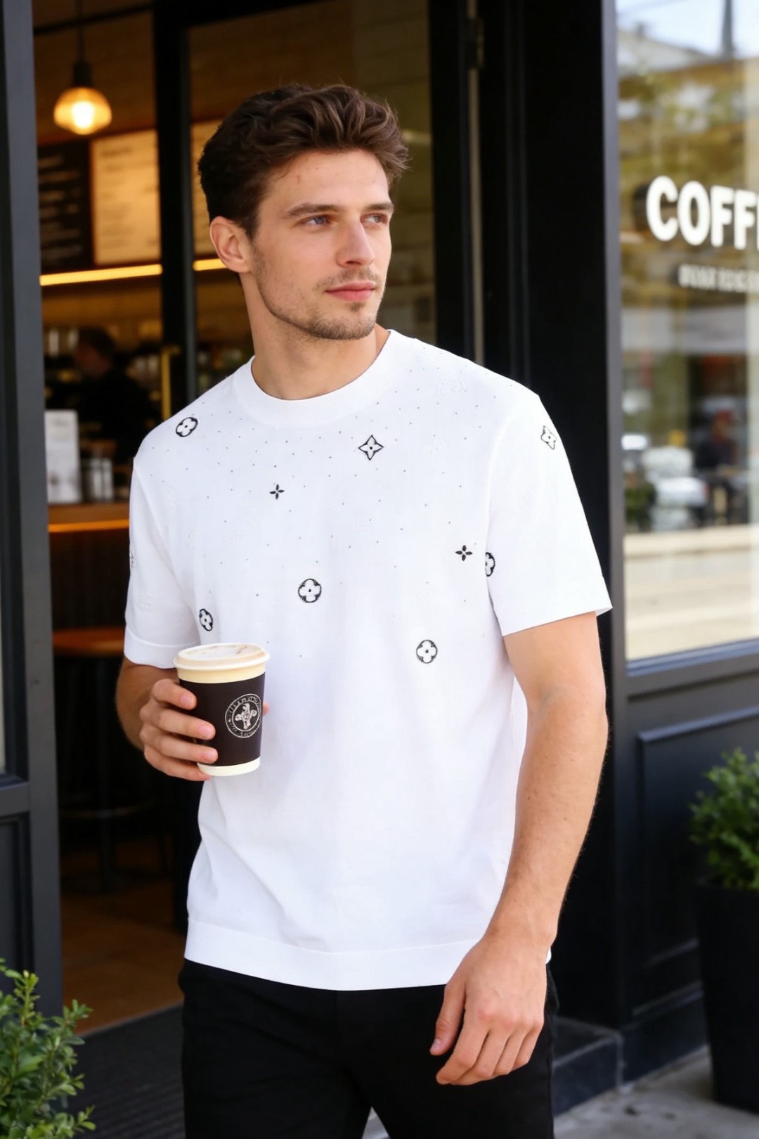 NO:834593,Louis Vuit*/LV. 26 new summer products!  Fashionable men's all-match T-shirt adopts a classic round neck shape, the overall is simple and clean, and the body is embellished with exquisite brand logo elements, which is low-key and recognisable. The neat tailoring is suitable for a variety of body shapes, and the style is versatile regardless of the occasion. It can be easily controlled whether it is daily casual or light business matching. It is a basic wardrobe item that combines texture and practicality!  Sizes 48-56, shipped next day!  ,,louis vuitton,louis vuitton,tees,t-shirt,19860909路易威*/LV. 26夏季新品！时尚男士百搭T恤采用经典圆领版型,整体简约干净,衣身点缀精致的品牌标识元素,低调中透出辨识度.利落剪裁适配多种身形,风格百搭不挑场合,无论是日常休闲还是轻商务搭配都能轻松驾驭,是兼具质感与实用性的衣橱基础款单品！尺码48-56,隔天出货！,,louis vuitton,louis vuitton,tees，t-shirt,,Men's clothing