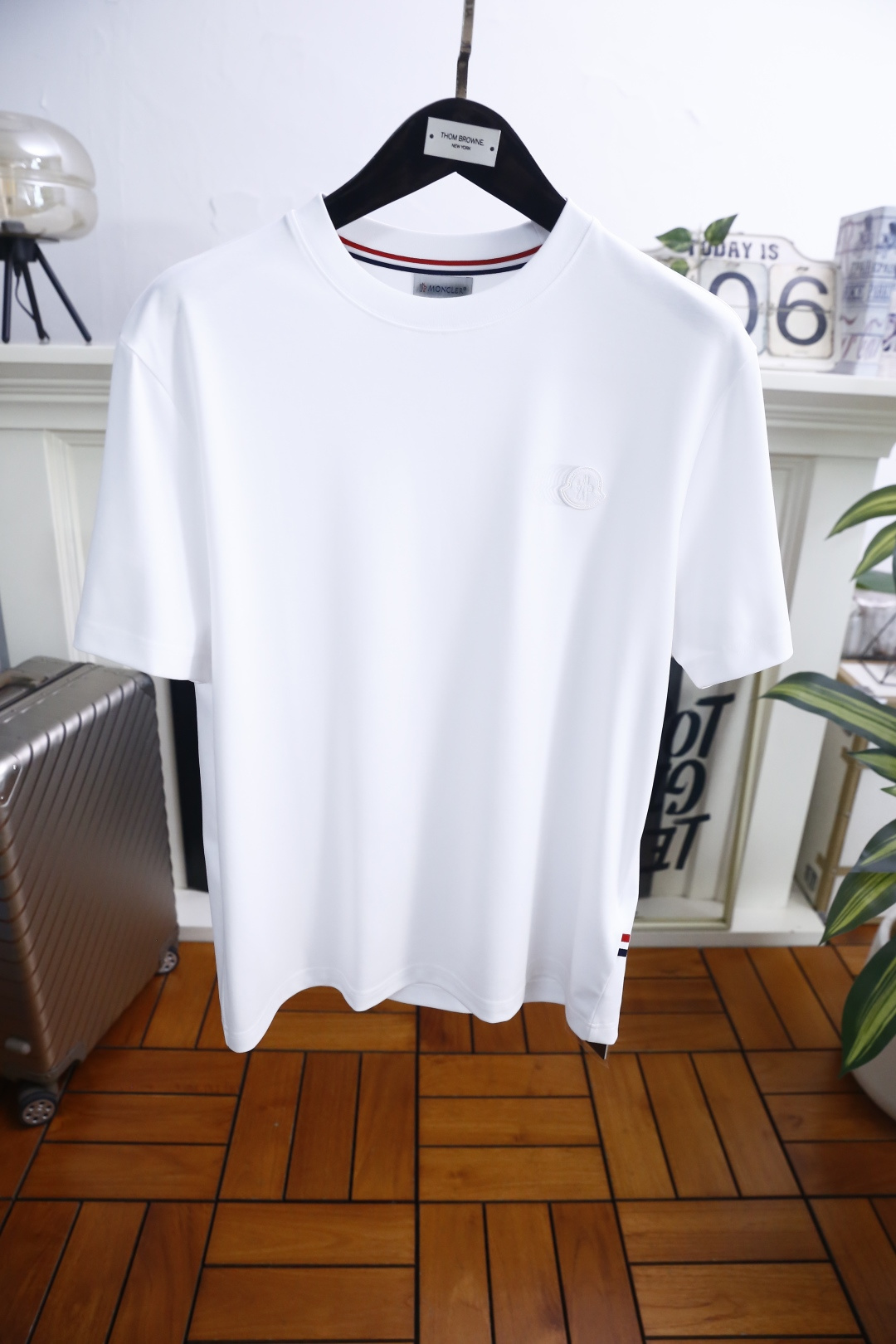 🔥蒙口. 26夏季新品！时尚轻奢高阶男士圆领短袖T恤，简约大气的经典圆领，贴合颈部线条，舒适贴合不易变形。利落得体的正常