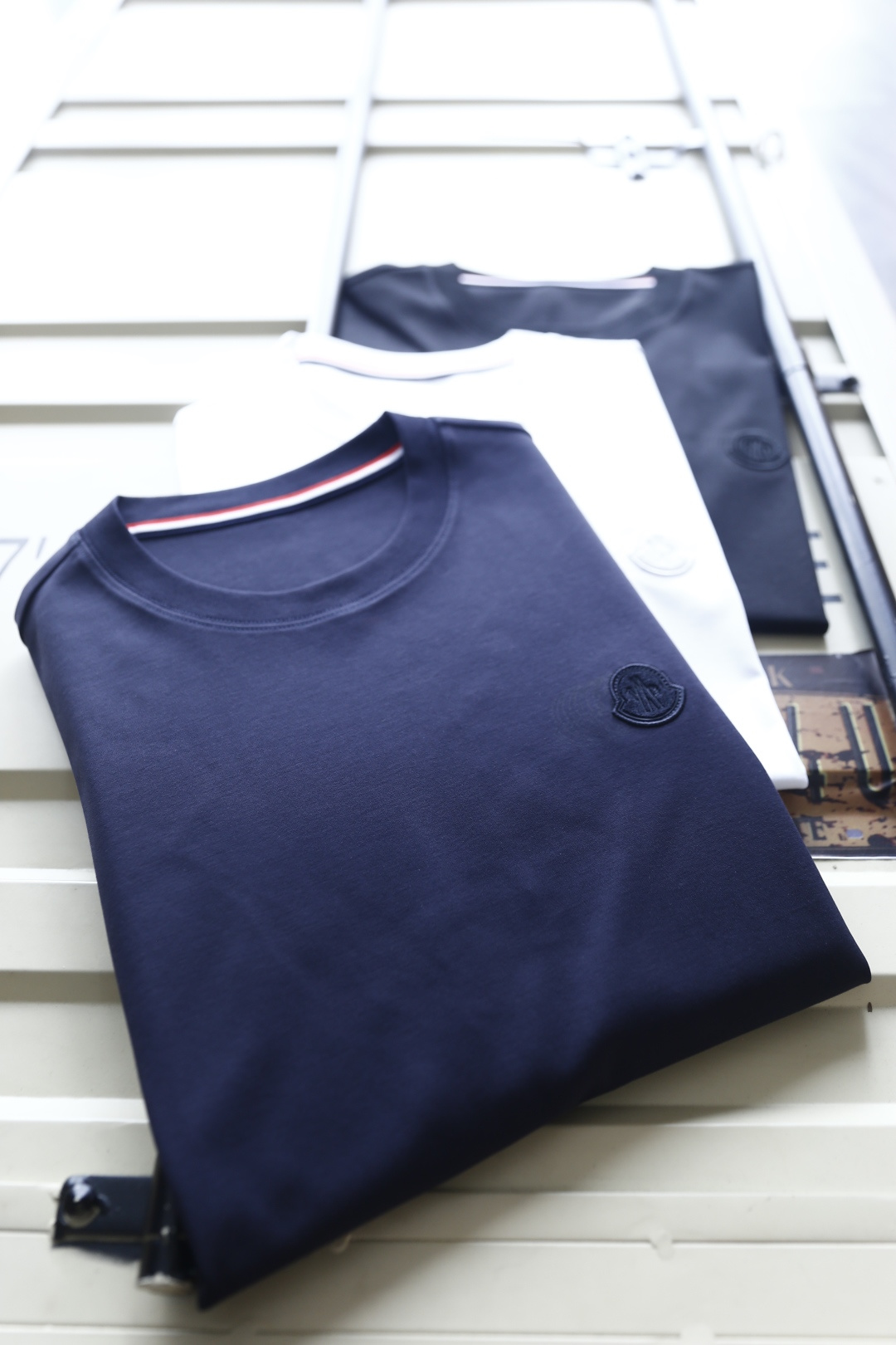 🔥蒙口. 26夏季新品！时尚轻奢高阶男士圆领短袖T恤，简约大气的经典圆领，贴合颈部线条，舒适贴合不易变形。利落得体的正常