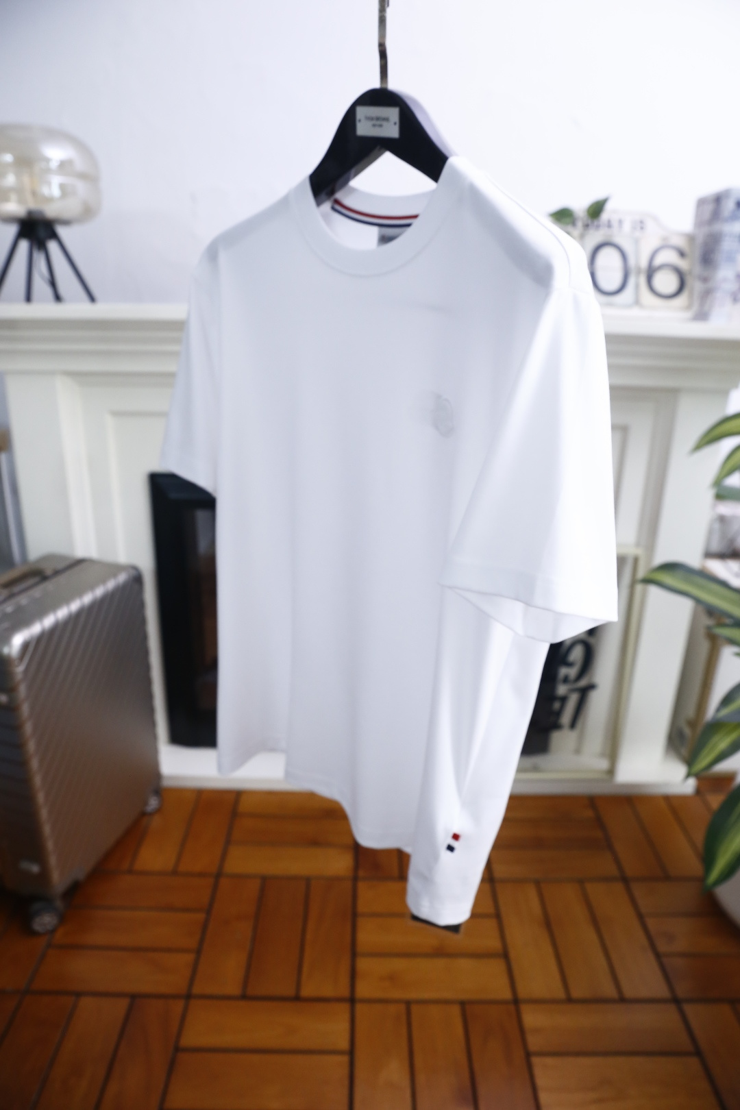 🔥蒙口. 26夏季新品！时尚轻奢高阶男士圆领短袖T恤，简约大气的经典圆领，贴合颈部线条，舒适贴合不易变形。利落得体的正常