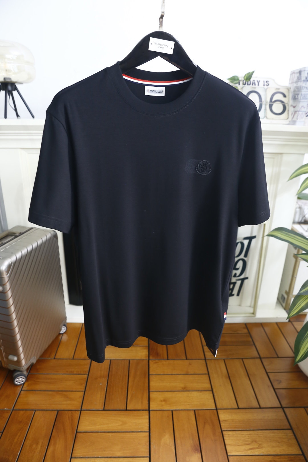 🔥蒙口. 26夏季新品！时尚轻奢高阶男士圆领短袖T恤，简约大气的经典圆领，贴合颈部线条，舒适贴合不易变形。利落得体的正常