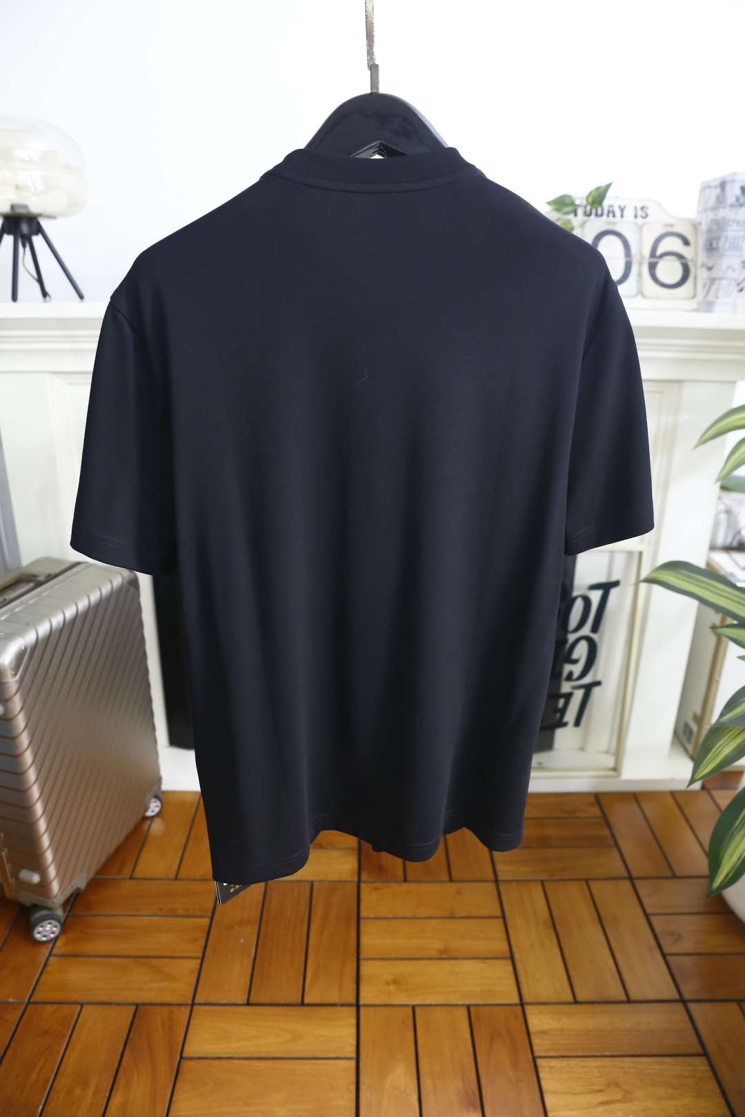 🔥蒙口. 26夏季新品！时尚轻奢高阶男士圆领短袖T恤，简约大气的经典圆领，贴合颈部线条，舒适贴合不易变形。利落得体的正常