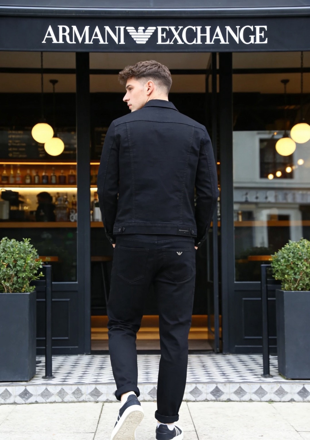 NO:842244,Armani. 26 summer new fashion men's all-match casual pants adopt a classic mid-waist version with clean lines, and the back pockets and waist tags are branded, showing low-key texture. The trousers are tailored to fit the body shape, and the trouser legs are cuffed with exquisite and eye-catching details. The overall shape is neat and not procrastinating, taking into account comfort and neatness. It is suitable for various occasions and can easily create a smart and stylish daily look. It is a versatile item with both texture and practicality!  Sizes 29-38, 35 available!  Ships next day!  ,,armani,19860909阿玛尼. 26夏季新品时尚男士百搭休闲裤采用经典的中腰版型,线条利落,后袋与腰牌带有品牌标识,低调彰显质感.裤身剪裁贴合身形,裤脚做了翻边设计,细节精致耐看.整体版型利落不拖沓,兼顾舒适与利落感,适配多种场合穿搭,轻松打造干练有型的日常造型,是兼具质感与实用性的百搭单品！尺码29-38,有35！隔天出货！,,armani,,Men's clothing