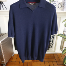 🔥Loro piana. 2026夏季新款🆕时尚男士短袖Polo衫,采用经典翻领搭配V型开领设计,领口内侧带有撞色细节点 🔥Loro piana. 2026夏季新款🆕时尚男士短袖Polo衫,采用经典翻领搭配V型开领设计,领口内侧带有撞色细节点