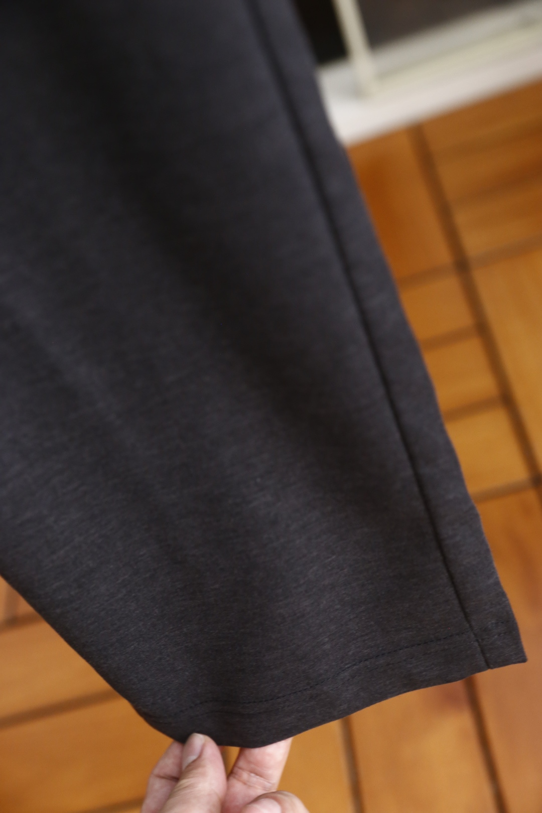🔥kiton. 26夏季新品！时尚男士百搭休闲裤👍采用松紧腰头设计弱化腰围束缚，穿脱便捷且能适配多样腰型，后侧单口袋走线