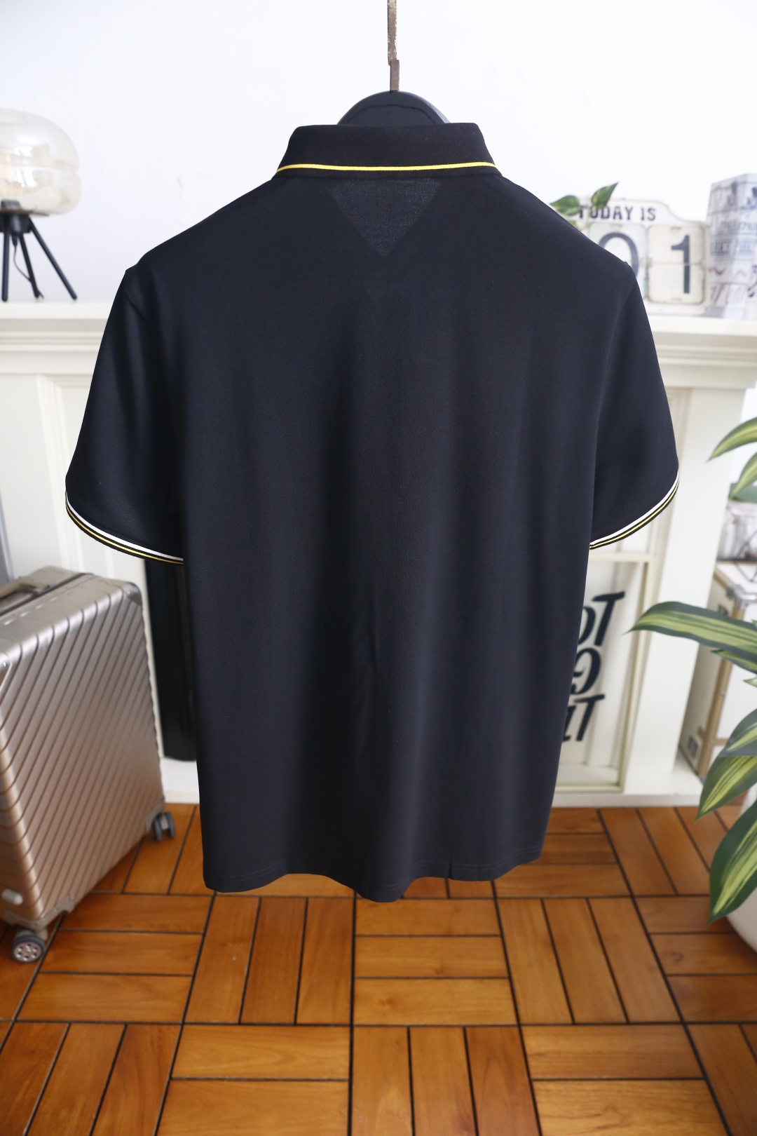 🔥芬迪. 26夏季新品!时尚男士百搭翻领POLO衫👍经典翻领领口点缀撞色品牌标识,门襟纽扣设计简约利落,左胸精致品牌元素 🔥芬迪. 26夏季新品!时尚男士百搭翻领POLO衫👍经典翻领领口点缀撞色品牌标识,门襟纽扣设计简约利落,左胸精致品牌元素