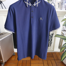 🔥巴宝莉. 26夏季新品!时尚男士百搭翻领POLO衫👍撞色格纹翻领搭配门襟排扣设计,左胸精致小马刺绣点缀细节,袖口双条纹 🔥巴宝莉. 26夏季新品!时尚男士百搭翻领POLO衫👍撞色格纹翻领搭配门襟排扣设计,左胸精致小马刺绣点缀细节,袖口双条纹