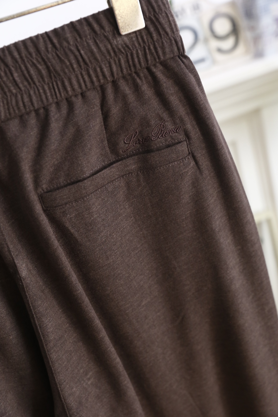 🔥Loro piana. 26夏季新品!时尚男士百搭休闲裤👍采用松紧腰头设计省去多余系带束缚,穿脱便捷,腰腹褶皱自然舒展 🔥Loro piana. 26夏季新品!时尚男士百搭休闲裤👍采用松紧腰头设计省去多余系带束缚,穿脱便捷,腰腹褶皱自然舒展