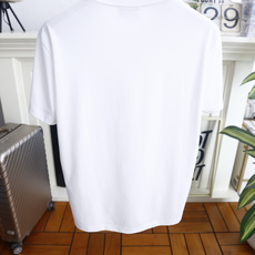 🔥爱马仕. 26夏季新品!时尚男士百搭圆领短袖👍选用合身的日常版型,领口内侧点缀撞色包边细节,提升穿搭精致度,胸前几何拼 🔥爱马仕. 26夏季新品!时尚男士百搭圆领短袖👍选用合身的日常版型,领口内侧点缀撞色包边细节,提升穿搭精致度,胸前几何拼