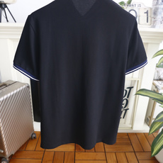 🔥巴宝莉. 26夏季新品!时尚男士百搭翻领Polo衫👍经典撞色翻领搭配线条与刺绣细节,门襟三颗纽扣利落简约,左胸点缀标志 🔥巴宝莉. 26夏季新品!时尚男士百搭翻领Polo衫👍经典撞色翻领搭配线条与刺绣细节,门襟三颗纽扣利落简约,左胸点缀标志
