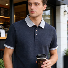 🔥kiton. 26夏季新品🆕时尚男士Polo衫采用经典翻领设计,撞色领边与袖口饰边打造精致细节,门襟搭配多颗质感纽扣, 🔥kiton. 26夏季新品🆕时尚男士Polo衫采用经典翻领设计,撞色领边与袖口饰边打造精致细节,门襟搭配多颗质感纽扣,