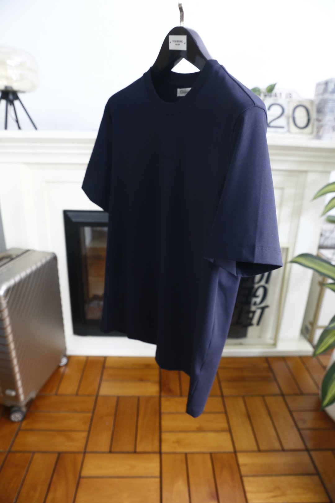 🔥迪奥. 26夏季新品!时尚男士百搭短袖T恤采用简约的圆领设计,线条利落干净。衣身剪裁合身,版型宽松有度,能很好地修饰身 🔥迪奥. 26夏季新品!时尚男士百搭短袖T恤采用简约的圆领设计,线条利落干净。衣身剪裁合身,版型宽松有度,能很好地修饰身