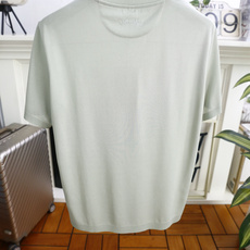 🔥Loro piana. 26夏季新品!时尚男士百搭短袖T恤采用经典圆领设计,打造简约利落的基础版型,适配多元穿搭场景。 🔥Loro piana. 26夏季新品!时尚男士百搭短袖T恤采用经典圆领设计,打造简约利落的基础版型,适配多元穿搭场景。